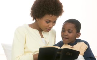 Como ensinar bíblia para crianças